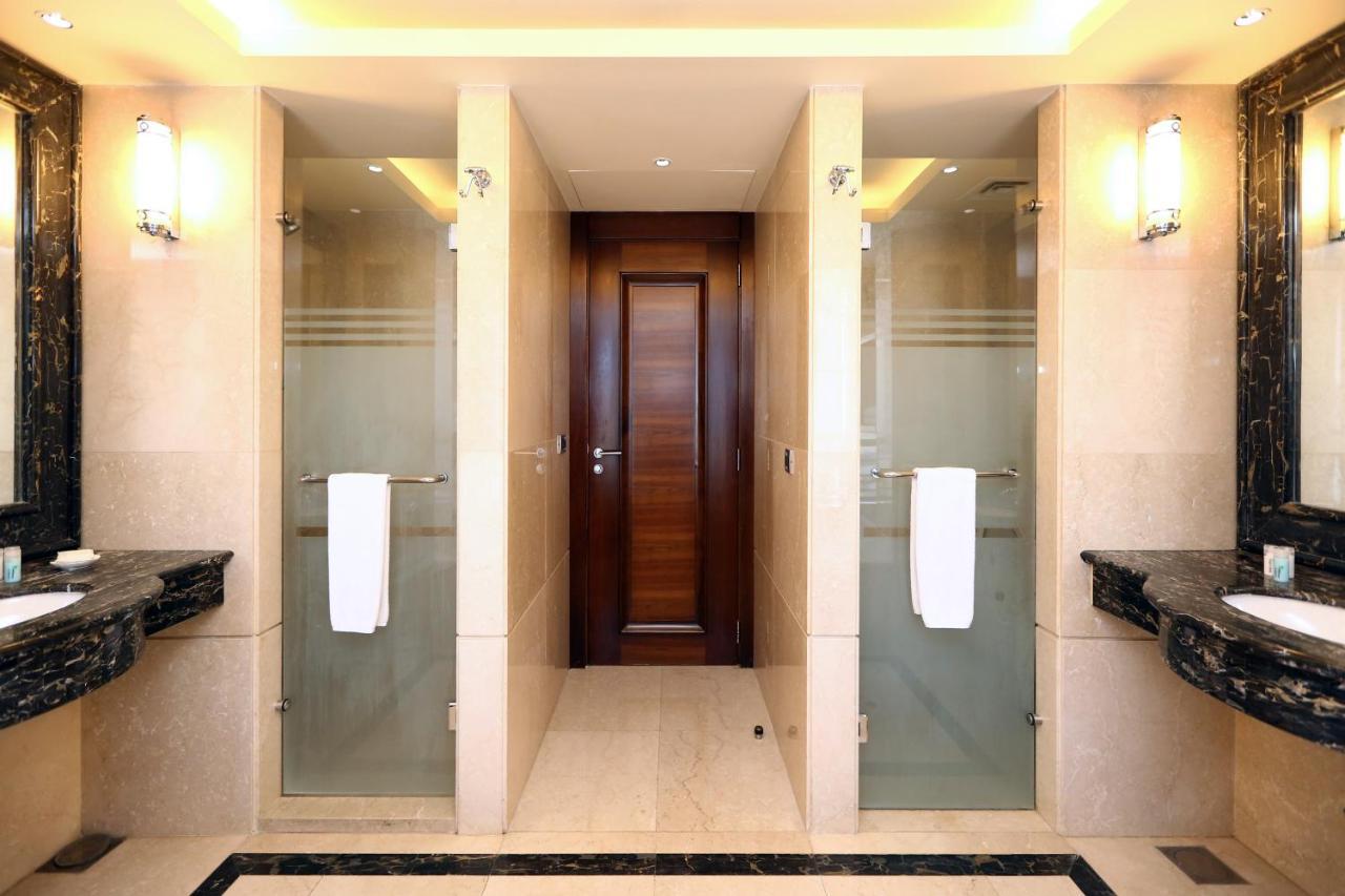 Ramada Plaza By Wyndham Beirut Raouche Hotel Екстериор снимка