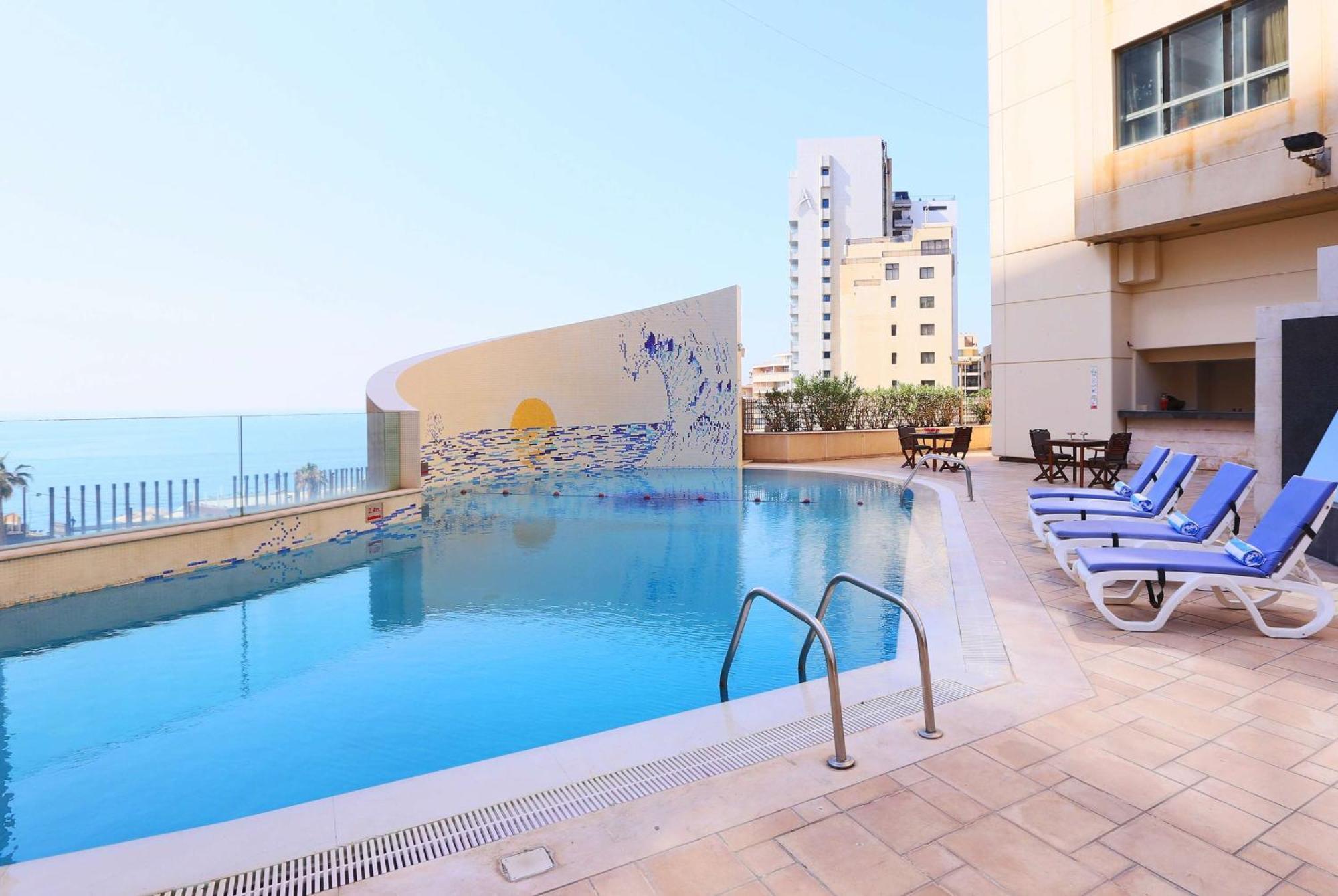 Ramada Plaza By Wyndham Beirut Raouche Hotel Екстериор снимка
