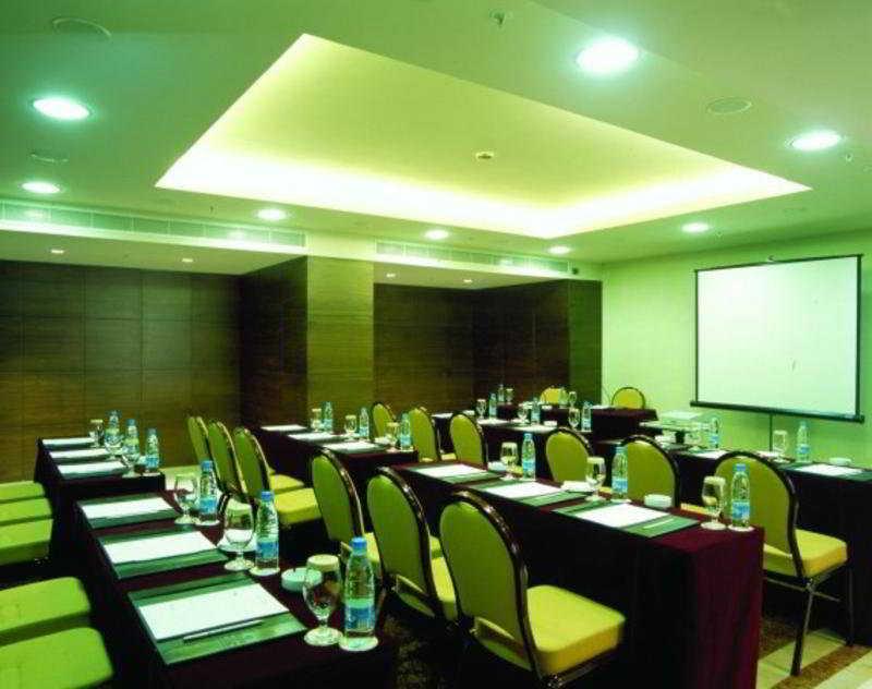 Ramada Plaza By Wyndham Beirut Raouche Hotel Екстериор снимка