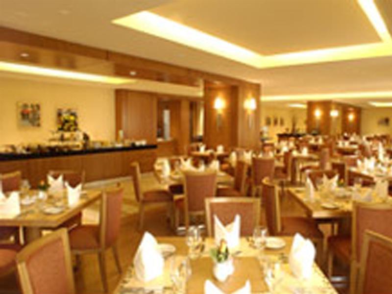 Ramada Plaza By Wyndham Beirut Raouche Hotel Екстериор снимка
