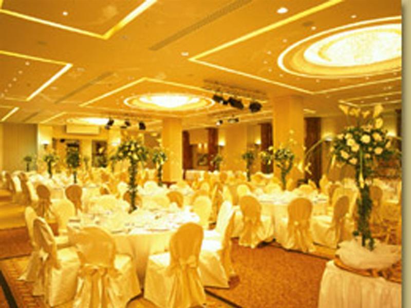 Ramada Plaza By Wyndham Beirut Raouche Hotel Екстериор снимка