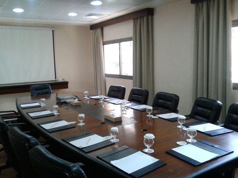 Ramada Plaza By Wyndham Beirut Raouche Hotel Екстериор снимка