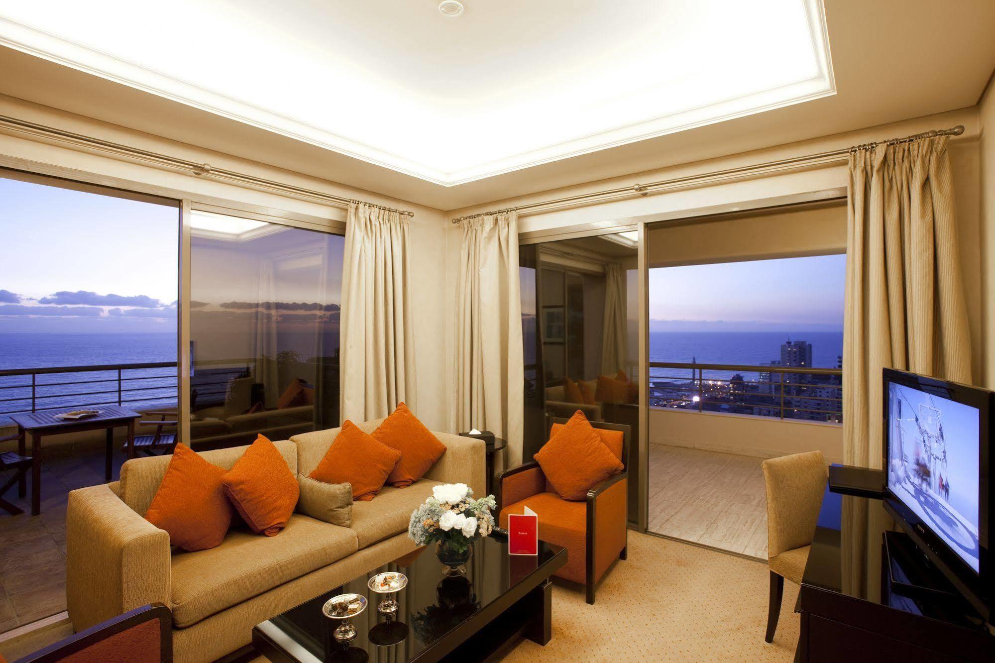 Ramada Plaza By Wyndham Beirut Raouche Hotel Екстериор снимка