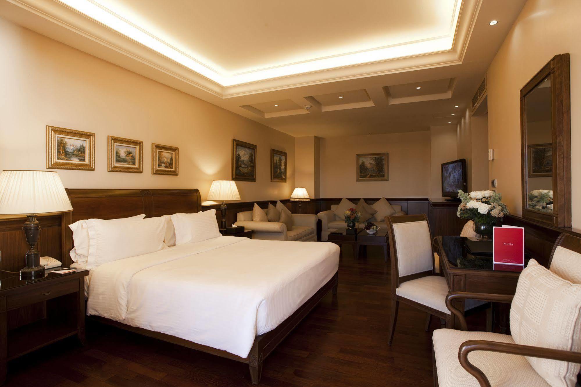 Ramada Plaza By Wyndham Beirut Raouche Hotel Екстериор снимка