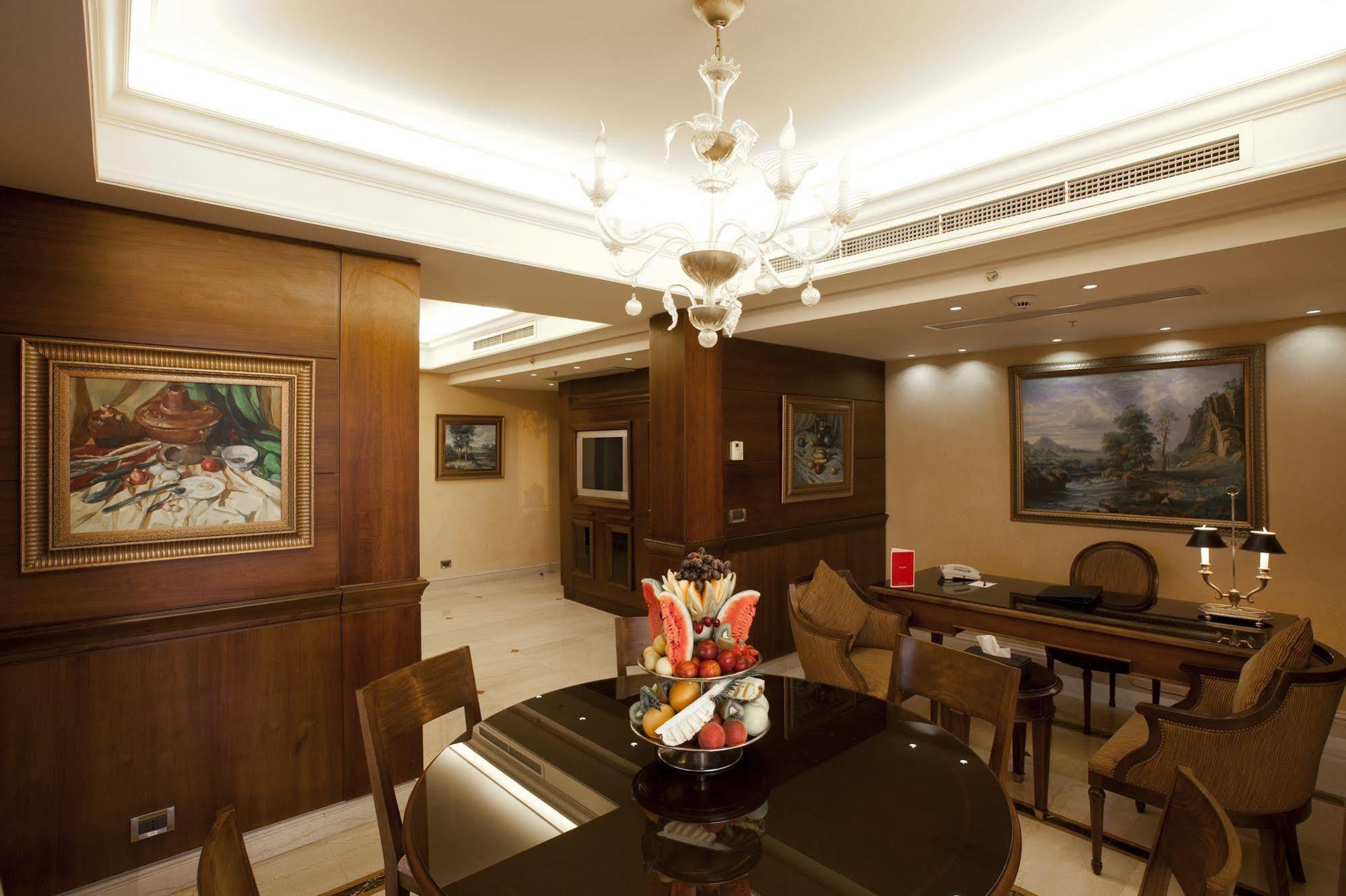 Ramada Plaza By Wyndham Beirut Raouche Hotel Екстериор снимка
