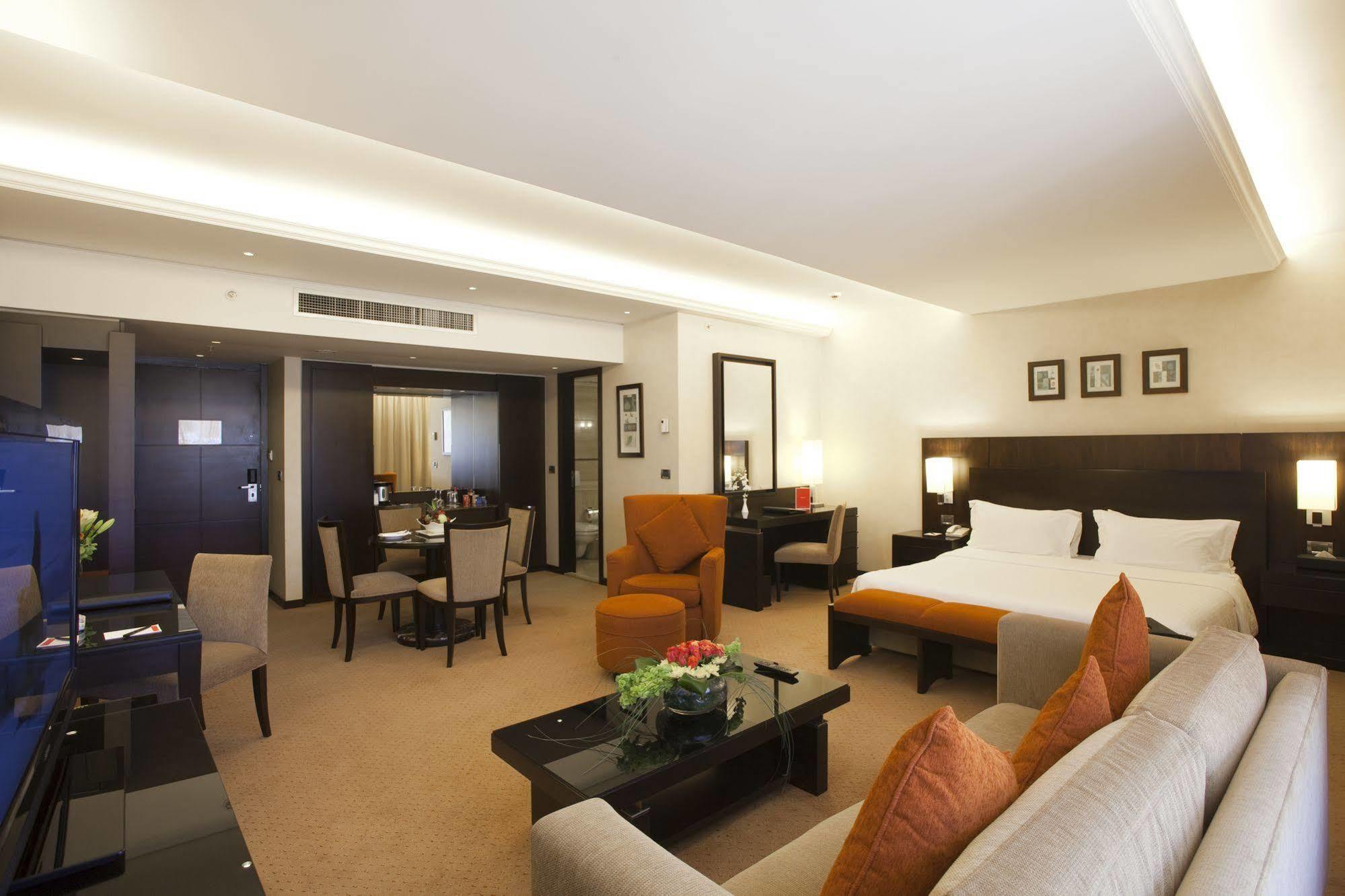 Ramada Plaza By Wyndham Beirut Raouche Hotel Екстериор снимка