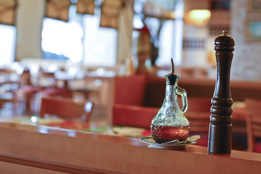 Ramada Plaza By Wyndham Beirut Raouche Hotel Екстериор снимка