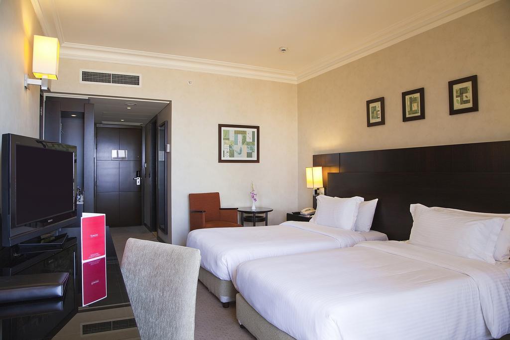 Ramada Plaza By Wyndham Beirut Raouche Hotel Екстериор снимка