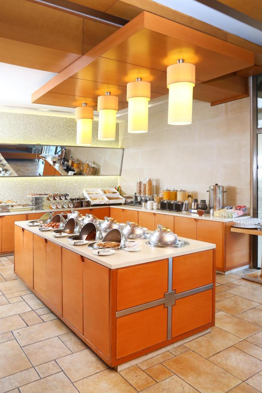 Ramada Plaza By Wyndham Beirut Raouche Hotel Екстериор снимка