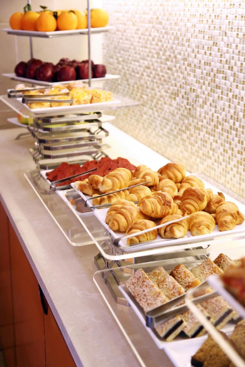 Ramada Plaza By Wyndham Beirut Raouche Hotel Екстериор снимка